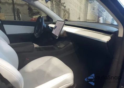 2021 Tesla Model Y Performance Dual Motor All-Wheel Drive z USA, uszkodzony, nr VIN 5YJYGDEF1MF201786